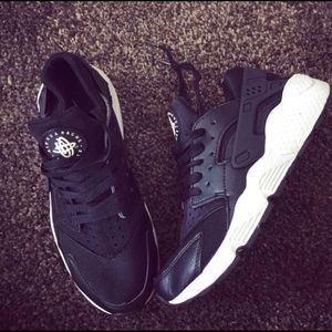 Nike huarache shoes